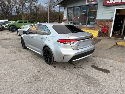 Used 2021 Toyota Corolla LE image 3