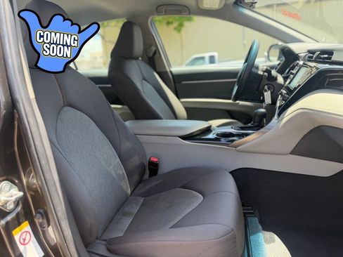 Used 2018 Toyota Camry LE FWD image 15