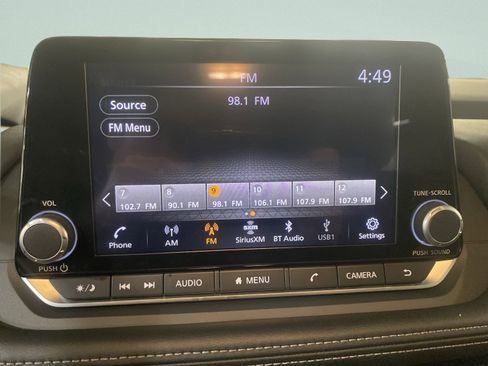 Used 2025 Nissan Rogue SV image 23