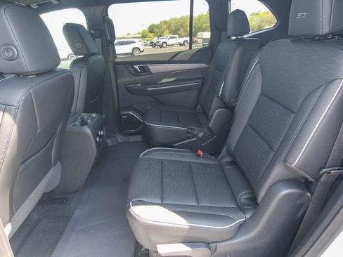 New 2026 Buick Enclave Sport Touring w/ Power Package FWD image 28