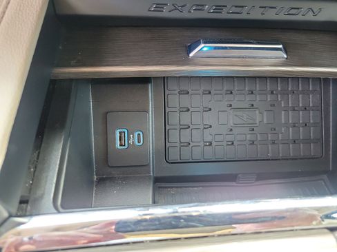 Used 2024 Ford Expedition Max Limited image 19