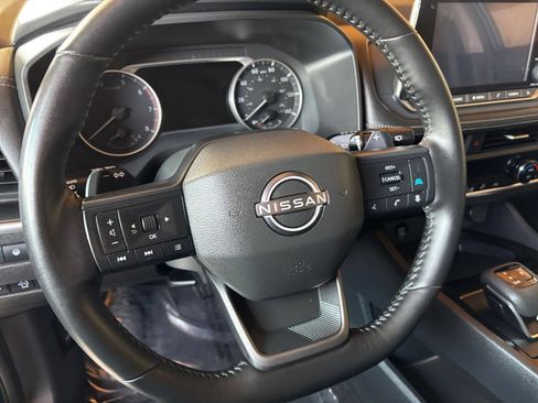Used 2025 Nissan Rogue SV FWD image 30