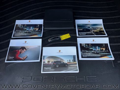 Used 2019 Porsche Cayenne AWD/4WD image 18