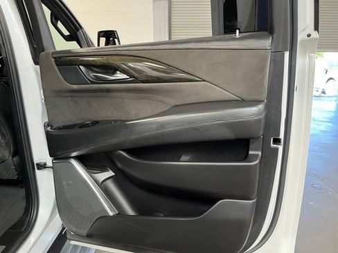 Used 2019 Cadillac Escalade ESV Platinum AWD/4WD image 15