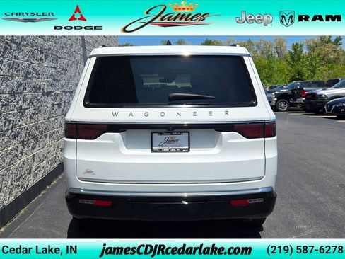 Used 2024 Jeep Wagoneer 4WD w/ Premium Group I image 4