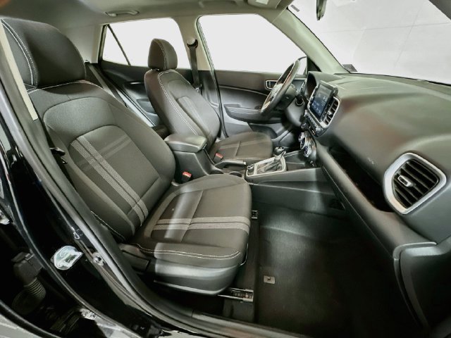 Used 2025 Hyundai Venue SEL FWD image 25