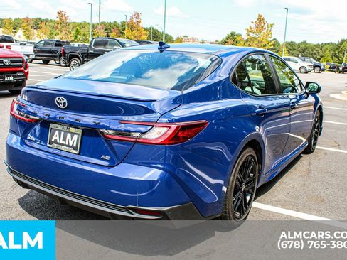 Used 2025 Toyota Camry SE image 6