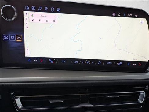 Used 2025 Chevrolet Traverse LT image 10