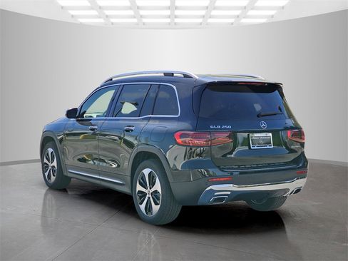 Used 2025 Mercedes-Benz GLB 250 image 4