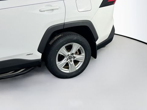 Used 2019 Toyota RAV4 LE image 27