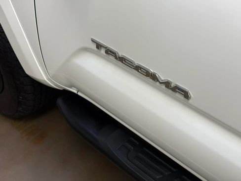 Used 2019 Toyota Tacoma SR5 RWD image 12