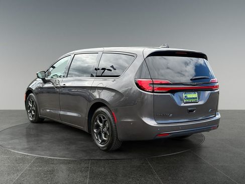 Used 2023 Chrysler Pacifica Touring-L w/ S Appearance Package FWD image 7