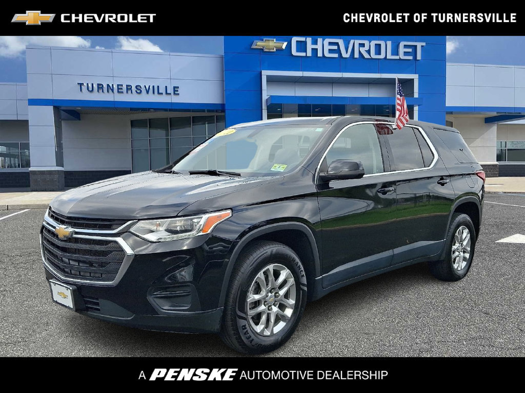 Used 2021 Chevrolet Traverse LS FWD image 1