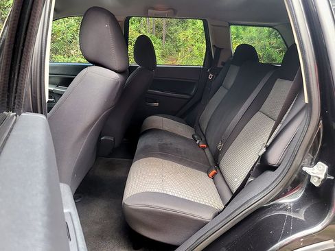 Used 2010 Jeep Grand Cherokee Laredo image 18