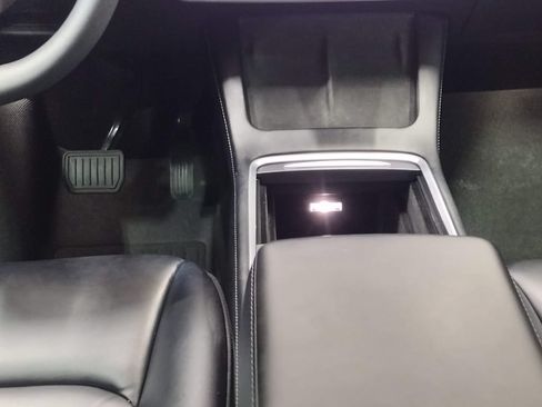 Used 2021 Tesla Model Y Long Range AWD/4WD image 33