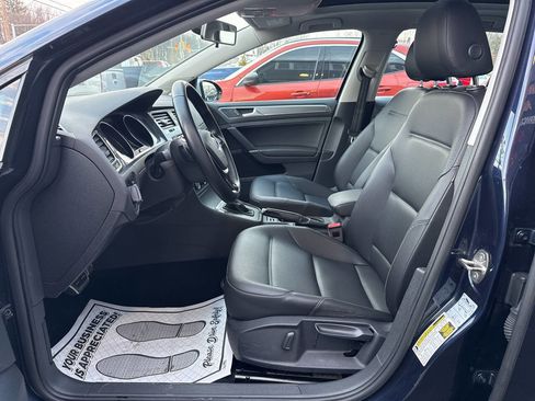 Used 2017 Volkswagen Golf Alltrack SE image 9
