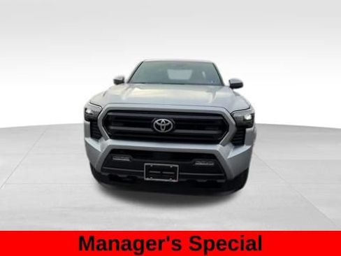 Used 2025 Toyota Tacoma SR5 AWD/4WD image 10