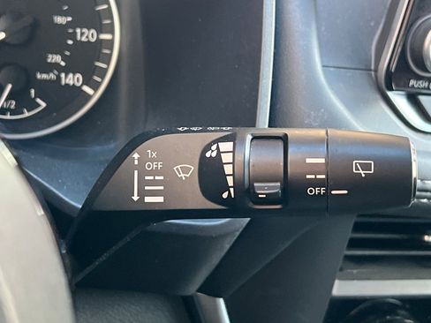 Used 2023 Nissan Rogue SV image 34