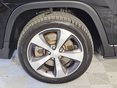 Used 2020 Jeep Cherokee Limited FWD image 10