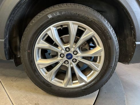 Used 2020 Ford Explorer XLT w/ Equipment Group 202A AWD/4WD image 26