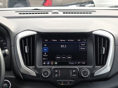 Used 2024 GMC Terrain SLT image 12