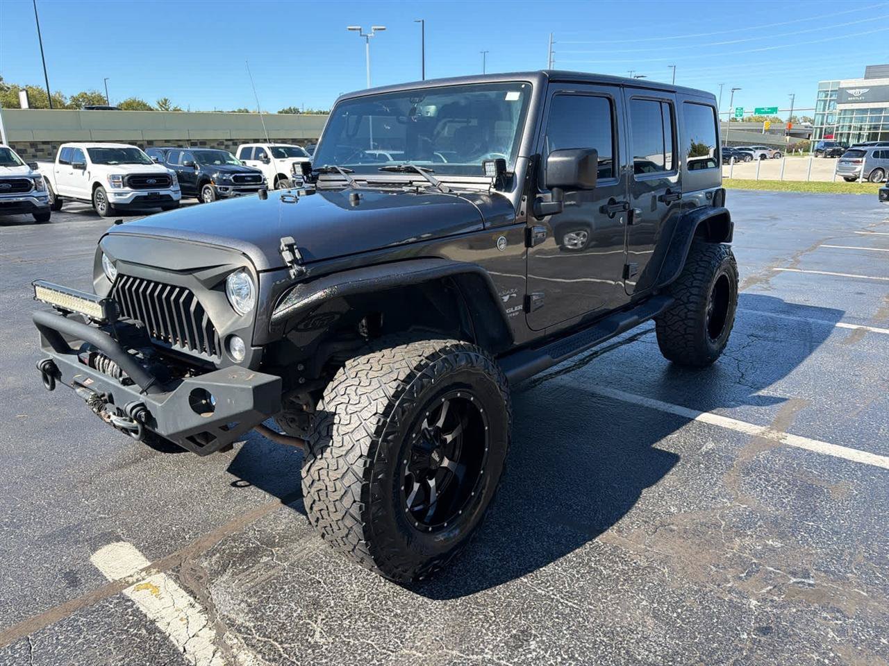 Used 2017 Jeep Wrangler Unlimited Sahara w/ Connectivity Group AWD/4WD image 4