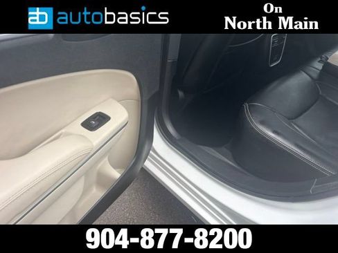 Used 2021 Chrysler 300 Touring w/ Chrome Appearance Package RWD image 25