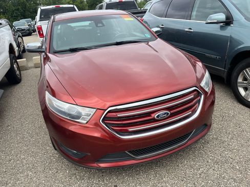Used 2014 Ford Taurus Limited w/ Equipment Group 301A FWD image 21