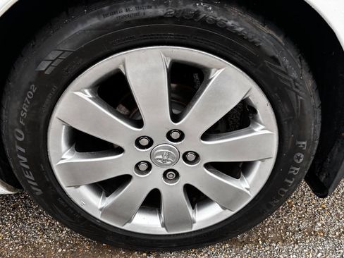 Used 2005 Toyota Avalon XLS image 3