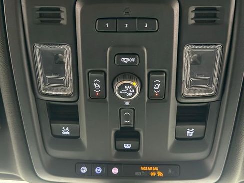 Used 2022 GMC Yukon Denali image 31