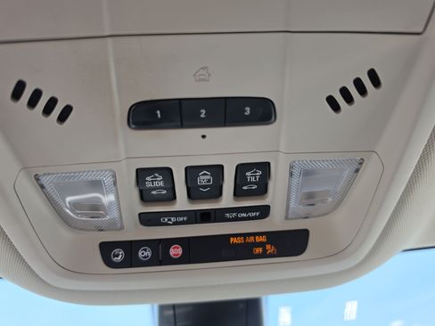Used 2023 Buick Enclave Avenir AWD/4WD image 34