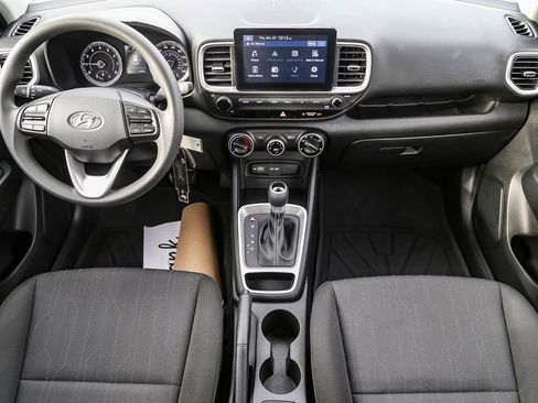 Used 2022 Hyundai Venue SE image 13