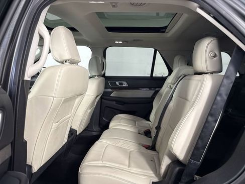 Used 2018 Ford Explorer Platinum AWD/4WD image 21