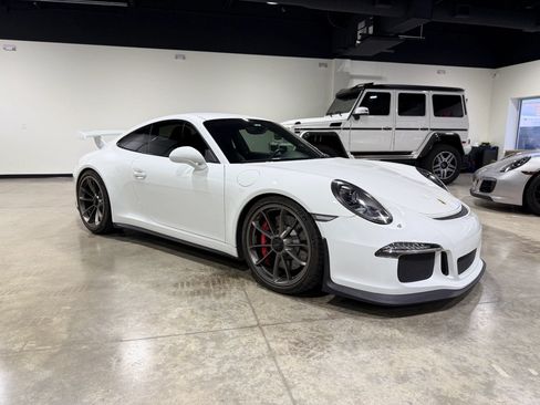 Used 2015 Porsche 911 GT3 RWD image 2