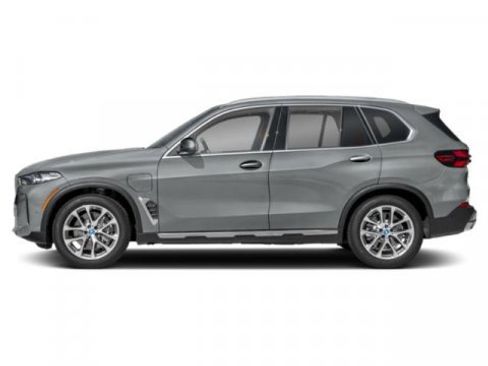 Used 2025 BMW X5 xDrive50e image 3