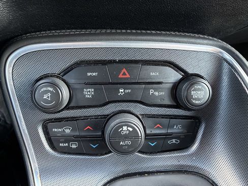 Used 2015 Dodge Challenger R/T Scat Pack w/ Leather Interior Group image 16