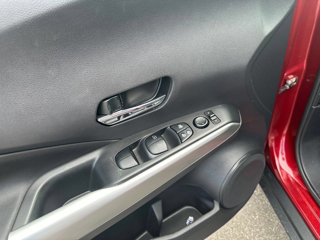 Used 2020 Nissan Kicks SR w/ SR Premium Package FWD image 14