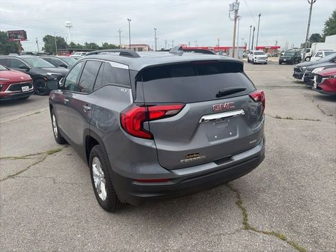 Used 2018 GMC Terrain SLE w/ Driver Convenience Package AWD/4WD image 4