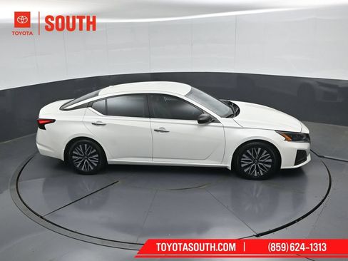Used 2024 Nissan Altima 2.5 SV FWD image 44