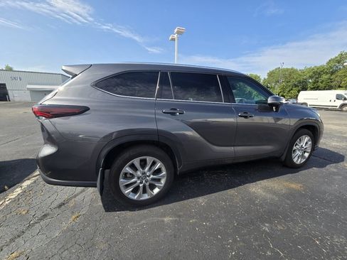 Used 2024 Toyota Highlander Limited AWD/4WD image 8