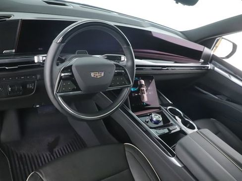 Used 2025 Cadillac Escalade ESV Sport w/ Touring Package image 18