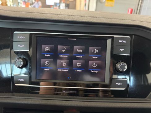Used 2024 Volkswagen Jetta SE w/ Panoramic Sunroof Package FWD image 25