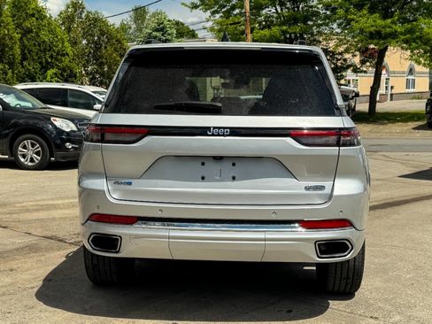 Used 2023 Jeep Grand Cherokee Overland AWD/4WD image 4