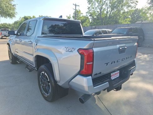 Used 2024 Toyota Tacoma TRD Sport AWD/4WD image 4