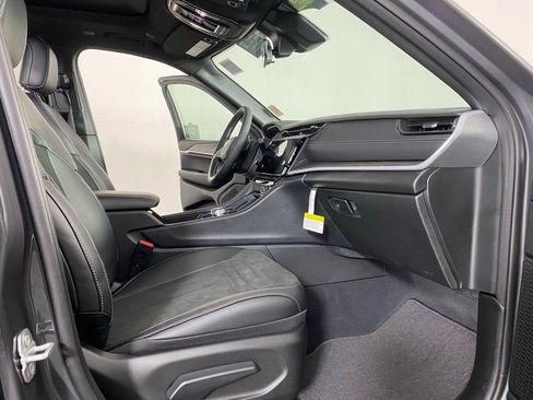 New 2026 Jeep Grand Cherokee Altitude AWD/4WD image 25