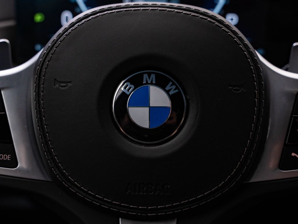 Used 2025 BMW X5 xDrive40i w/ M Sport Package AWD/4WD image 32