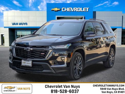 Used 2023 Chevrolet Traverse RS image 1