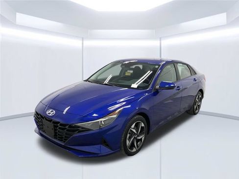 Used 2023 Hyundai Elantra SEL w/ Convenience Package FWD image 11