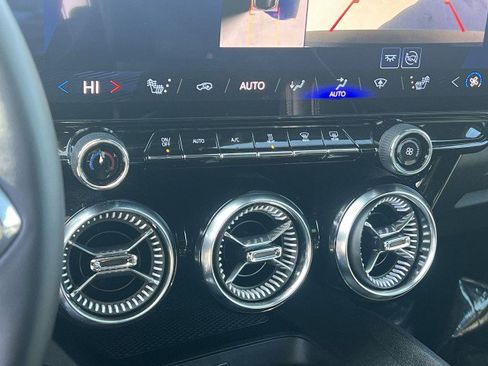 Used 2024 Chevrolet Blazer EV LT image 18