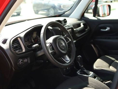 Used 2023 Jeep Renegade Latitude AWD/4WD image 16